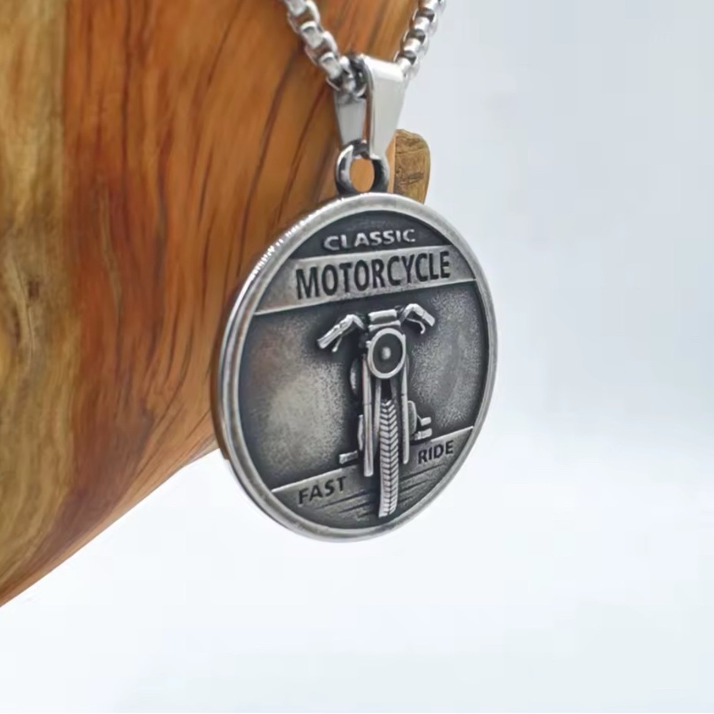 Skull Pendant Necklace - Picture 6 of 7